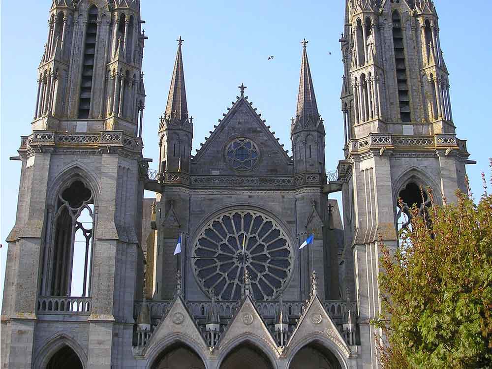 /Cathédrale%20de%20Pontmain